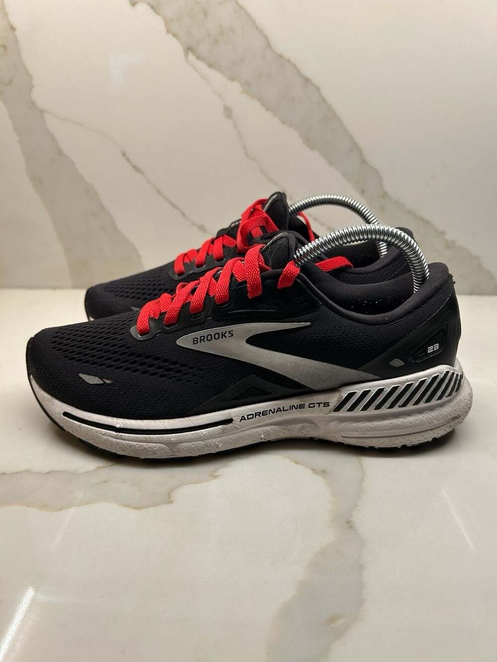 Women's Adrenaline GTS 22 (Size: 8)